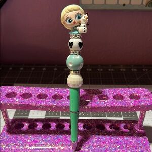 Sparkly tail green beaded pen ( Elsa holding Olaf )
